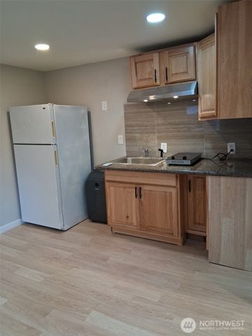 8242 S 128th Street, Seattle, WA 98178