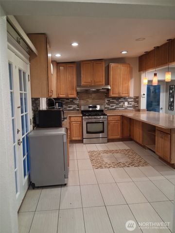 8242 S 128th Street, Seattle, WA 98178