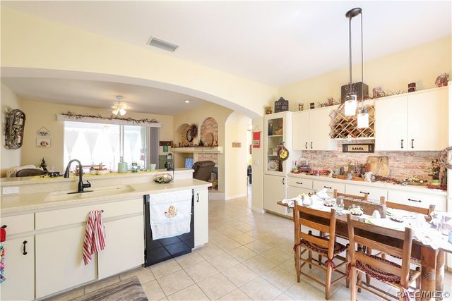 209 W Rexford Drive, Beverly Hills, FL 34465