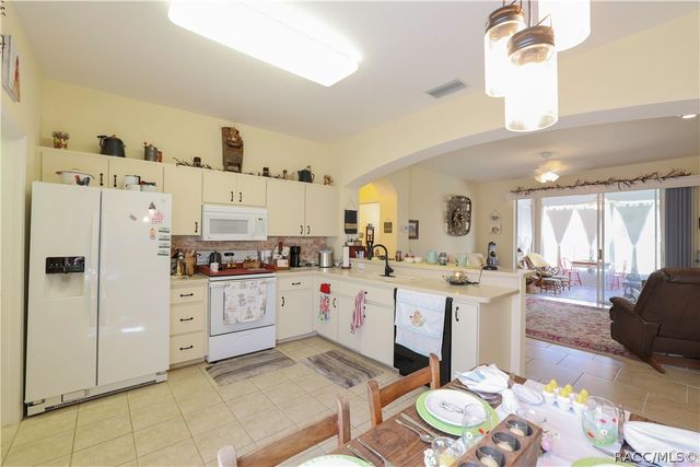 209 W Rexford Drive, Beverly Hills, FL 34465