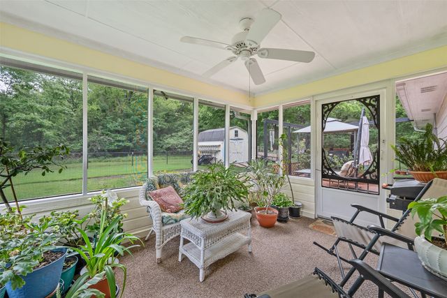 608 Green Meadow Trail, Holly Lake Ranch, TX 75765