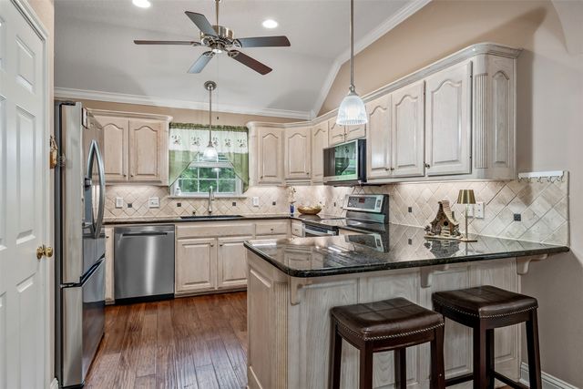 608 Green Meadow Trail, Holly Lake Ranch, TX 75765