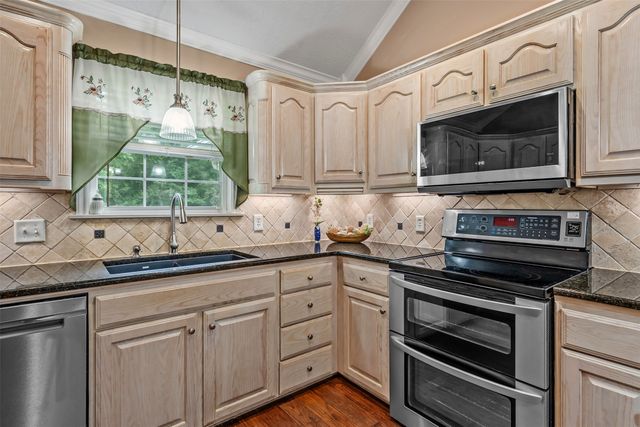 608 Green Meadow Trail, Holly Lake Ranch, TX 75765