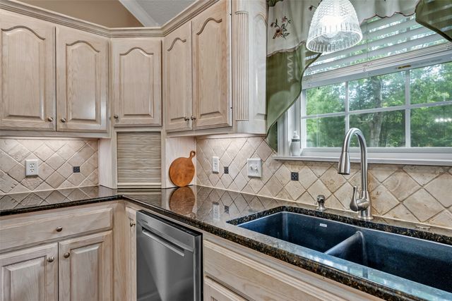 608 Green Meadow Trail, Holly Lake Ranch, TX 75765