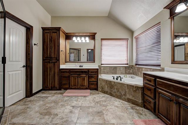 8516 NW 111th Street, Oklahoma City, OK 73162