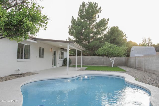 2142 W KERRY Lane, Phoenix, AZ 85027