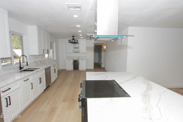 2142 W KERRY Lane, Phoenix, AZ 85027