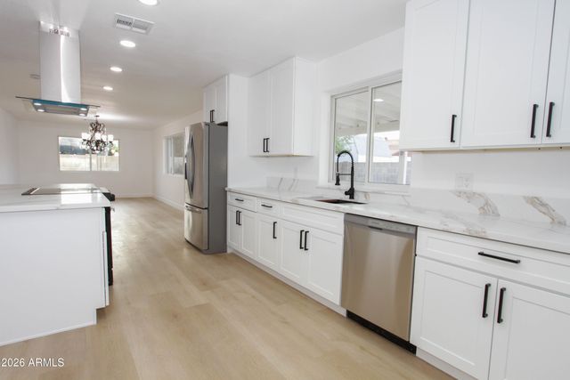 2142 W KERRY Lane, Phoenix, AZ 85027