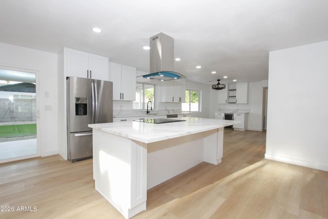 2142 W KERRY Lane, Phoenix, AZ 85027