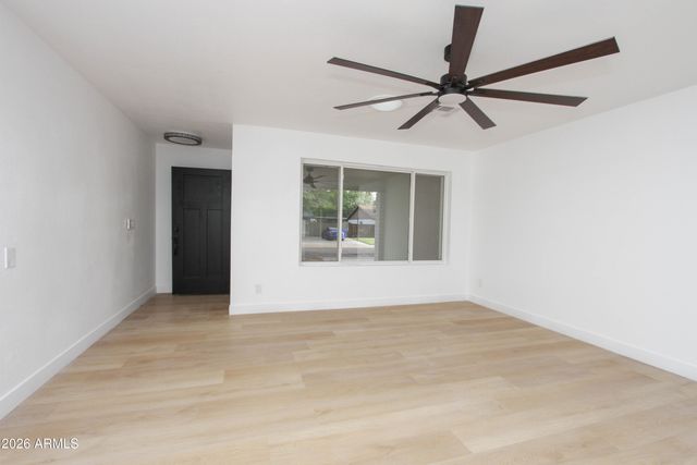 2142 W KERRY Lane, Phoenix, AZ 85027