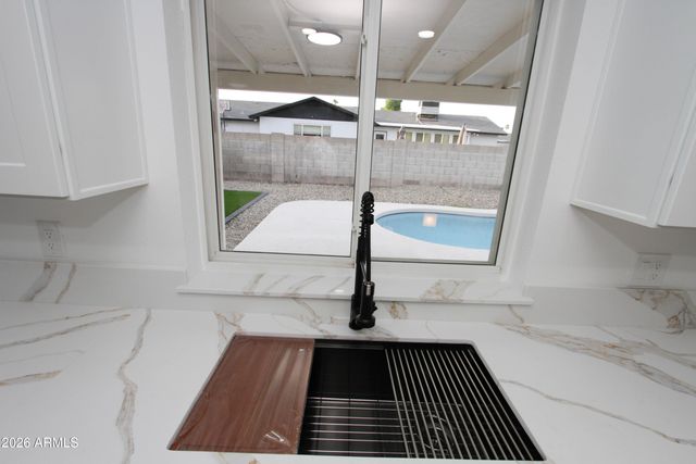 2142 W KERRY Lane, Phoenix, AZ 85027