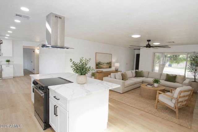 2142 W KERRY Lane, Phoenix, AZ 85027