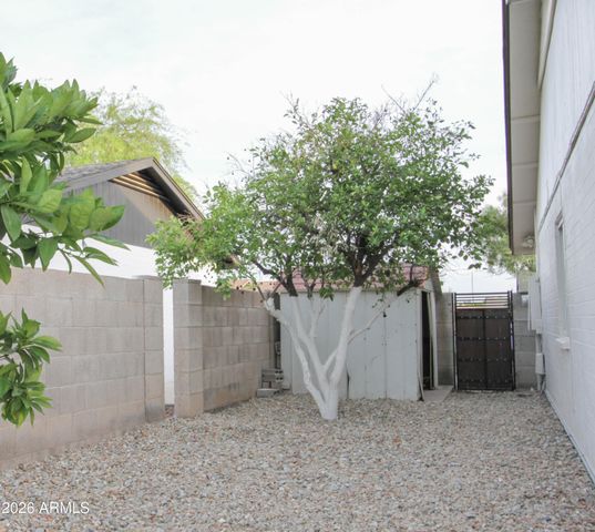 2142 W KERRY Lane, Phoenix, AZ 85027