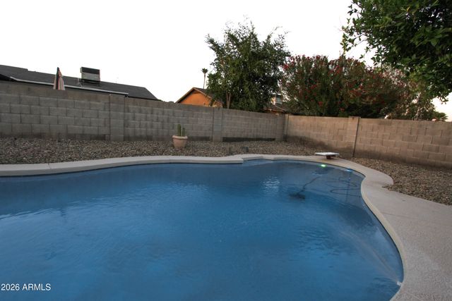 2142 W KERRY Lane, Phoenix, AZ 85027