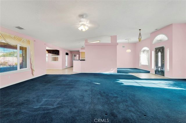 16460 Malahat Road, Apple Valley, CA 92307