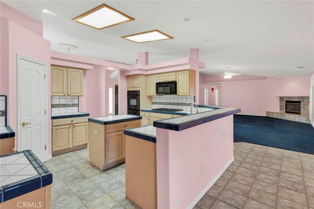 16460 Malahat Road, Apple Valley, CA 92307