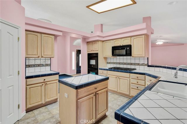 16460 Malahat Road, Apple Valley, CA 92307