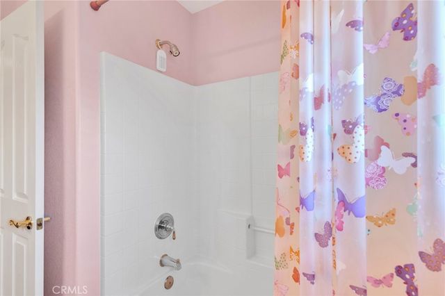16460 Malahat Road, Apple Valley, CA 92307