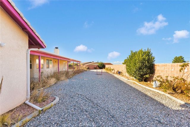 16460 Malahat Road, Apple Valley, CA 92307