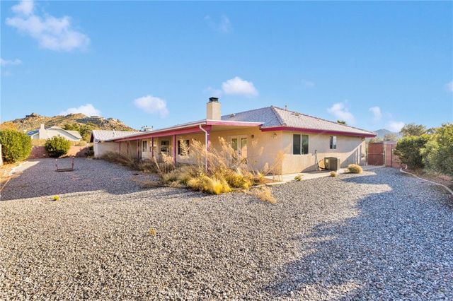 16460 Malahat Road, Apple Valley, CA 92307