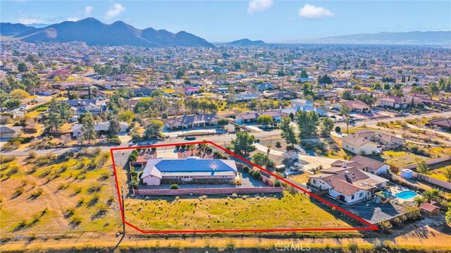 16460 Malahat Road, Apple Valley, CA 92307