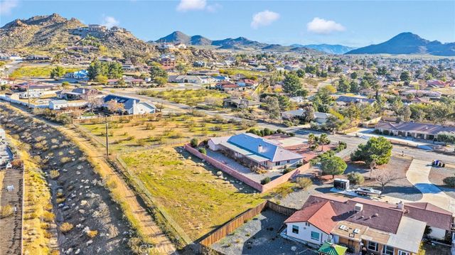 16460 Malahat Road, Apple Valley, CA 92307