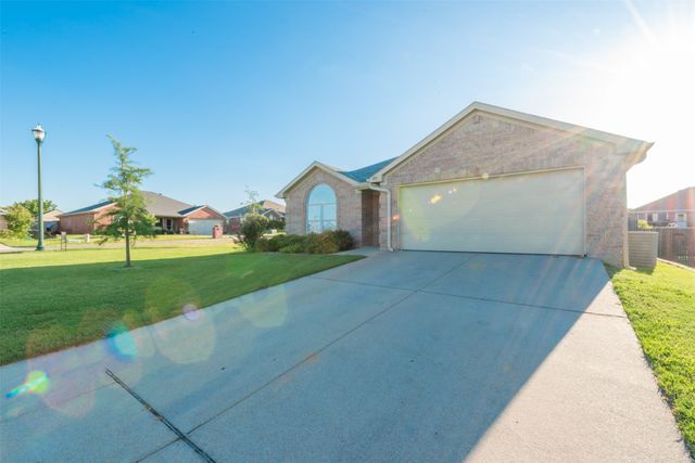 201 Whitestone Way, Weatherford, TX 76085
