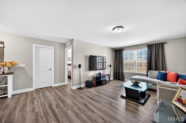 2648 Preston Woods Trail, Lake St Louis, MO 63367