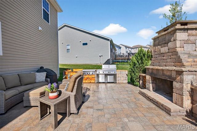 2648 Preston Woods Trail, Lake St Louis, MO 63367