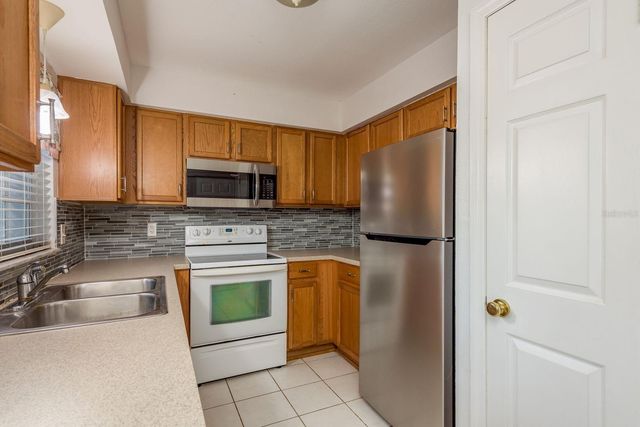 37236 EMBASSY PARK LANE 1, Dade City, FL 33525