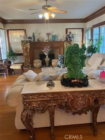 1070 S Wilton Place, Los Angeles, CA 90019