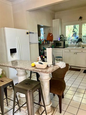 1070 S Wilton Place, Los Angeles, CA 90019