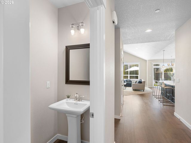 3709 Ne PIONEER St, Camas, WA 98607