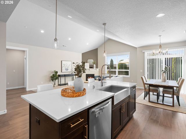 3709 Ne PIONEER St, Camas, WA 98607