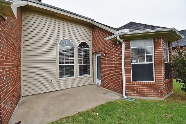 1402 Lost Creek Drive, Desoto, TX 75115