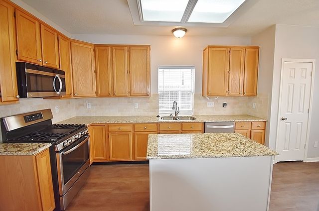 1402 Lost Creek Drive, Desoto, TX 75115