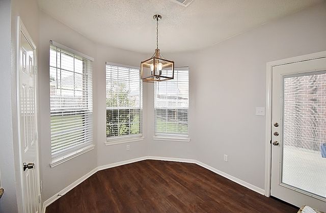 1402 Lost Creek Drive, Desoto, TX 75115