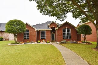 1402 Lost Creek Drive, Desoto, TX 75115
