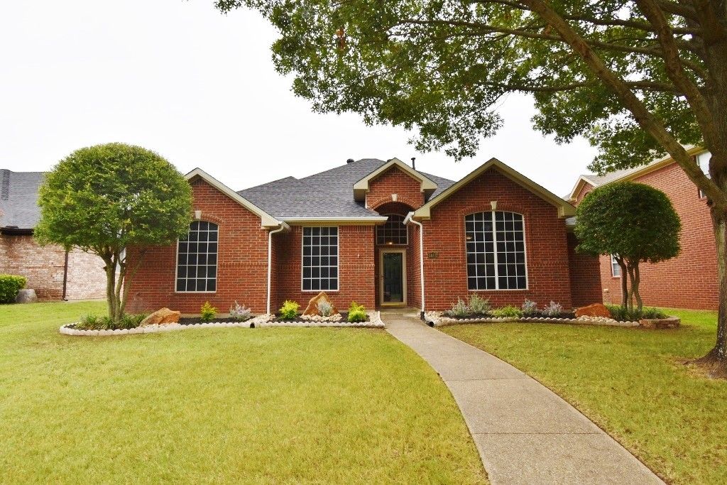 1402 Lost Creek Drive, Desoto, TX 75115