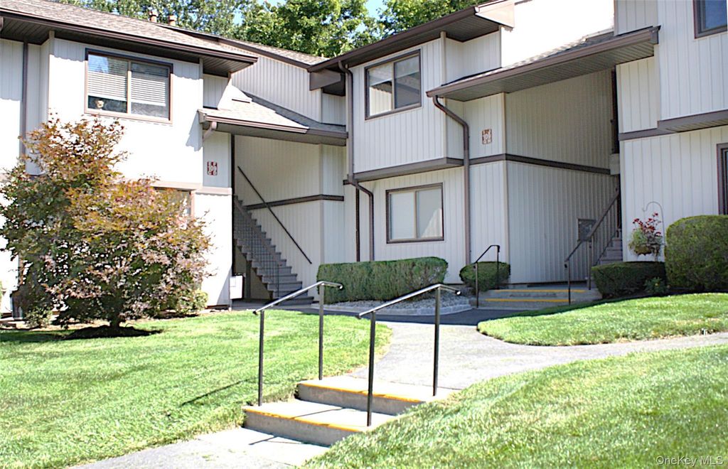 109 Village Road D, Yorktown Heights, NY 10598 — photo 3