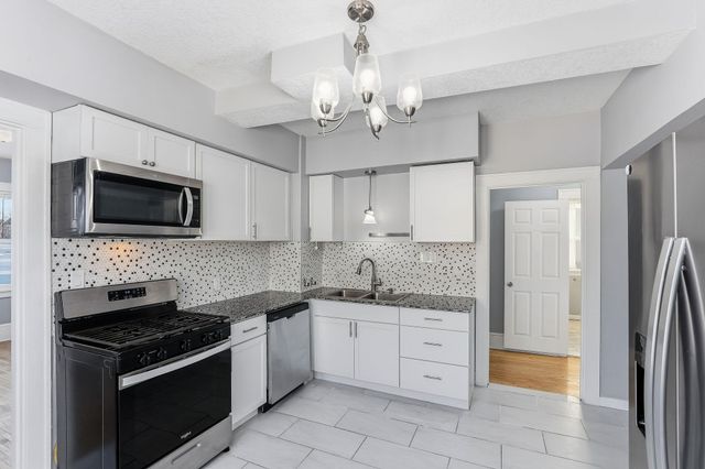 892 Cook Avenue E, Saint Paul, MN 55106