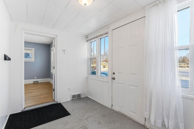 892 Cook Avenue E, Saint Paul, MN 55106