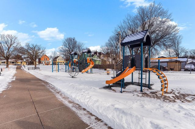 892 Cook Avenue E, Saint Paul, MN 55106