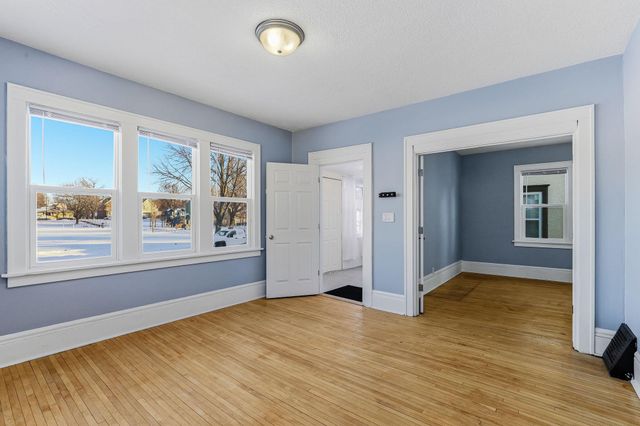 892 Cook Avenue E, Saint Paul, MN 55106