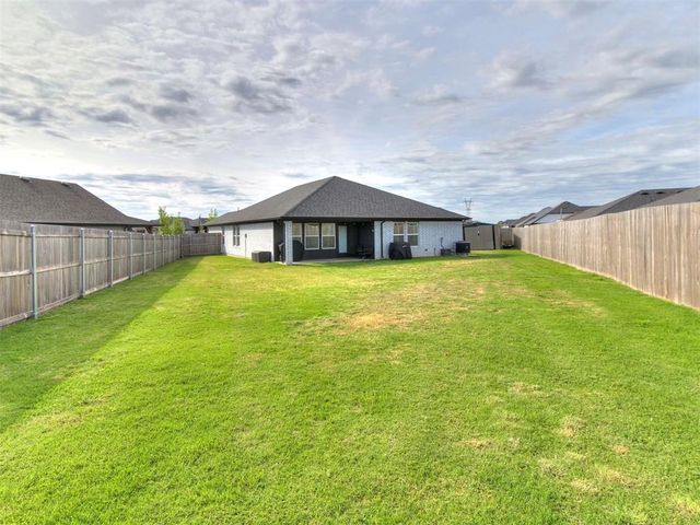 701 Caladium Drive, Yukon, OK 73099