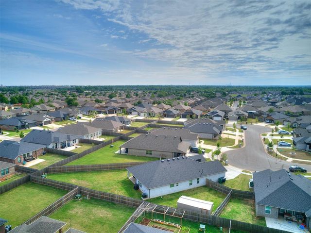 701 Caladium Drive, Yukon, OK 73099