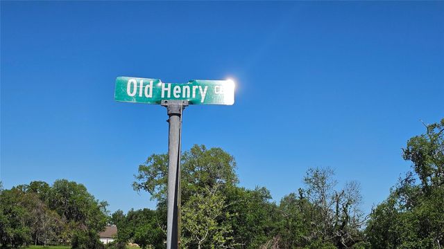 1601 Old Henry Court, Angleton, TX 77515