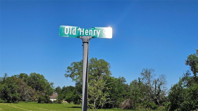 1601 Old Henry Court, Angleton, TX 77515