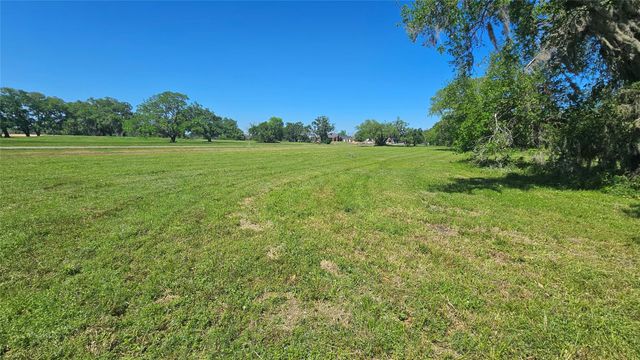 1601 Old Henry Court, Angleton, TX 77515