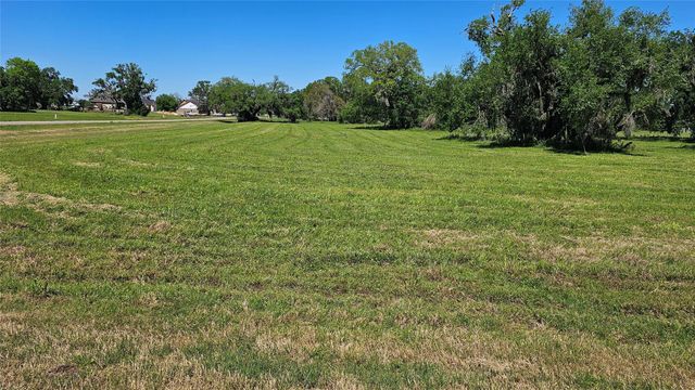 1601 Old Henry Court, Angleton, TX 77515
